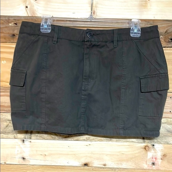 Motel Rocks Dresses & Skirts - Motel size Large Army Green Y2K 100% Cotton Cargo Mini Skirt with Side Pockets